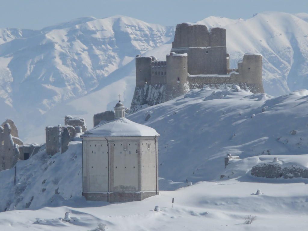 سانتو ستيفانو دي سيسانيو La Bifora E Le Lune Vico Sotto Gli Archi 5 المظهر الخارجي الصورة